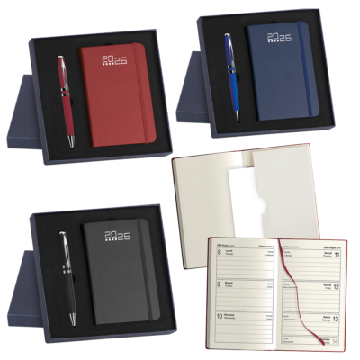 Agenda settimanale 9x14 con penna coordinata, 192 pagine e copertina in cartonato con elastico. Compatta, elegante e disponibile in blu, nero e bordeaux.