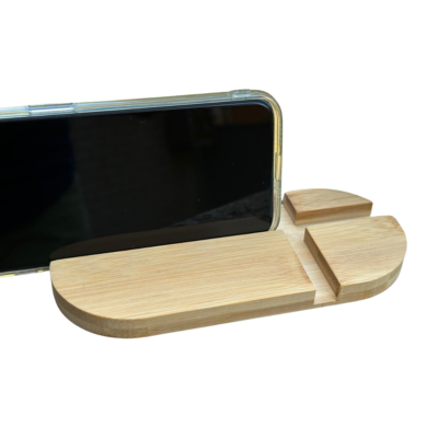 Elegante porta cellulare in bambù da scrivania con angoli regolabili, sostenibile e confezionato in scatola riciclata. Un perfetto gadget ecologico.